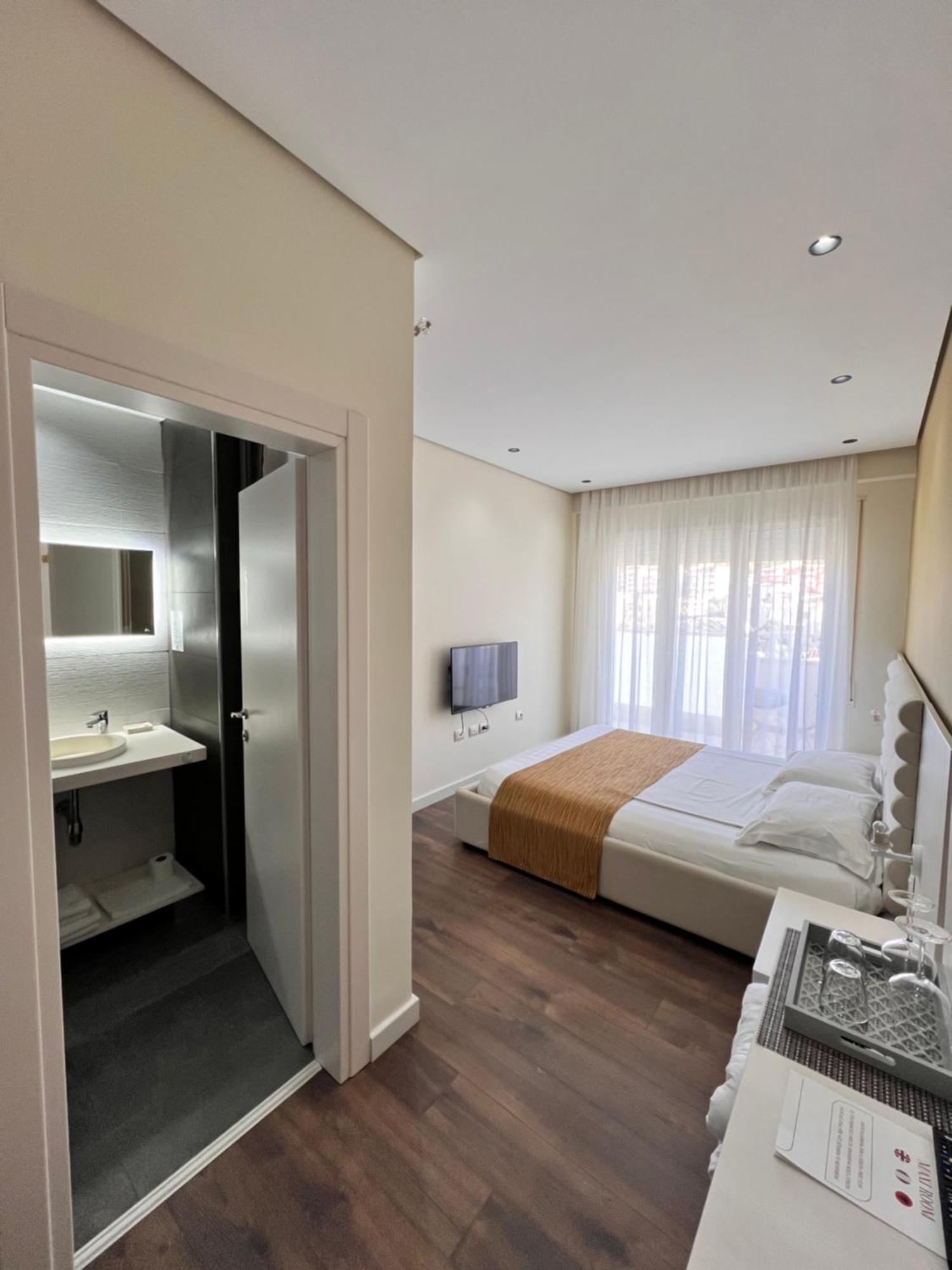 Maxi Hotel Vlorë
