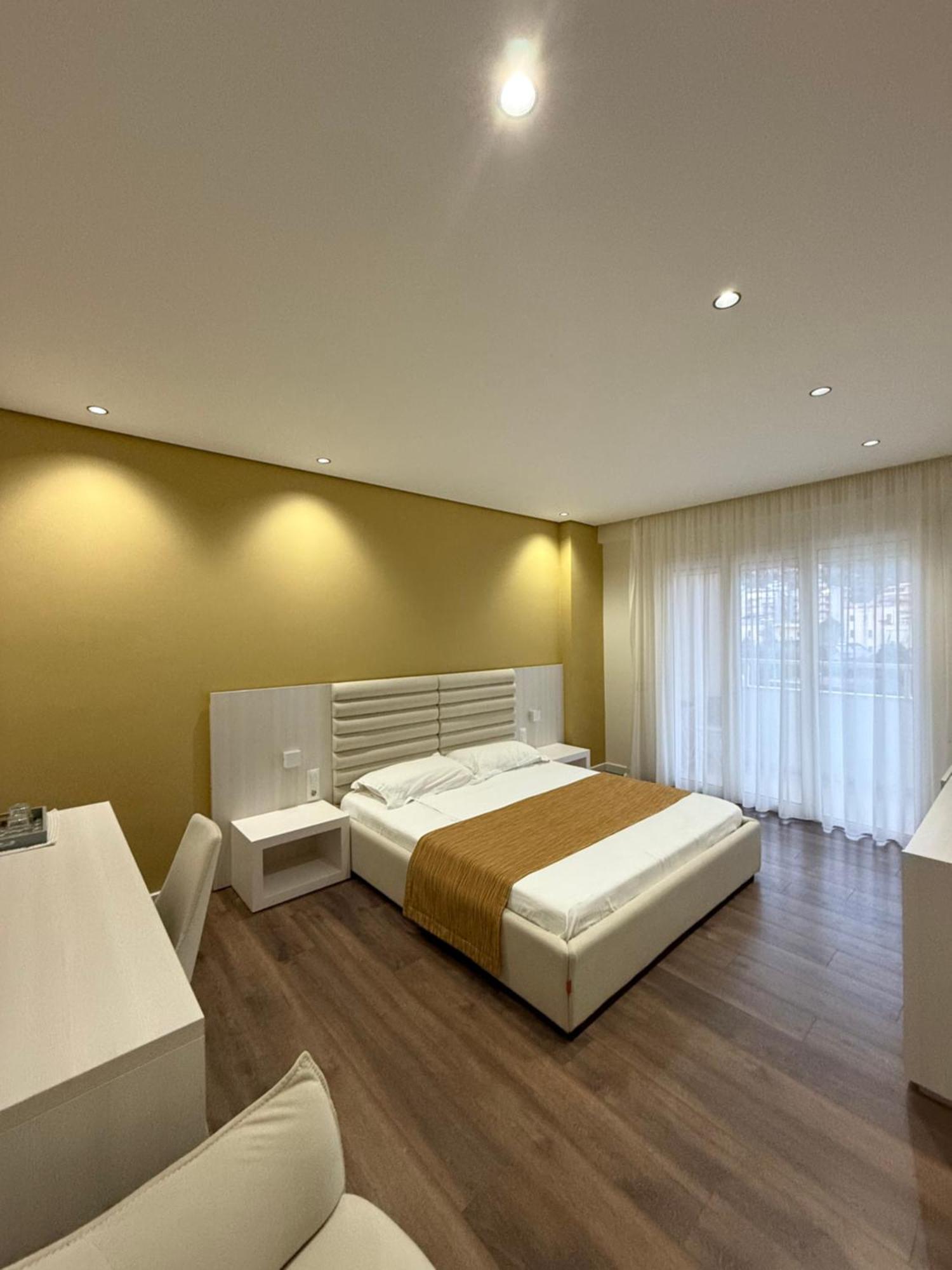 Maxi Hotel Vlorë
